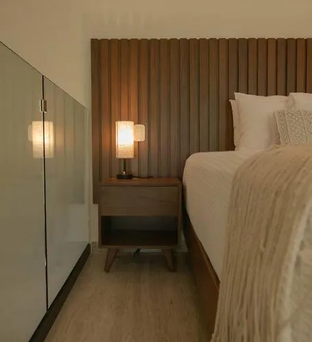 Mistiq Jungle Loft ~ Pool & Gym Apartment