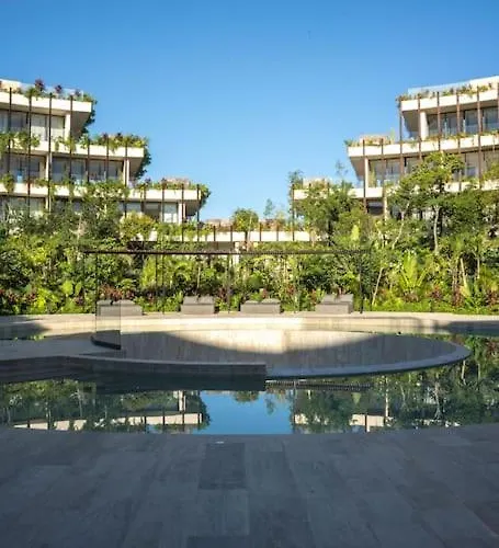 Mistiq Jungle Loft ~ Pool & Gym Apartment