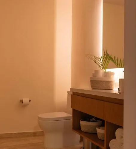 Mistiq Jungle Loft ~ Pool & Gym Apartment *