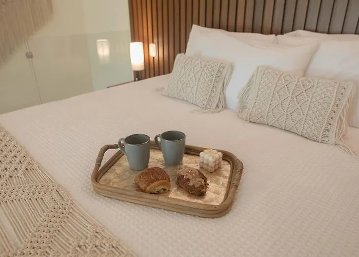 Mistiq Jungle Loft ~ Pool & Gym Apartment