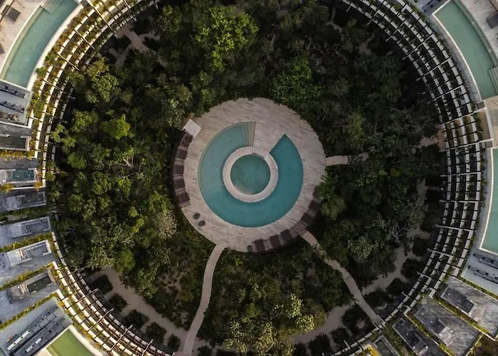 Mistiq Jungle Loft ~ Pool & Gym Apartment